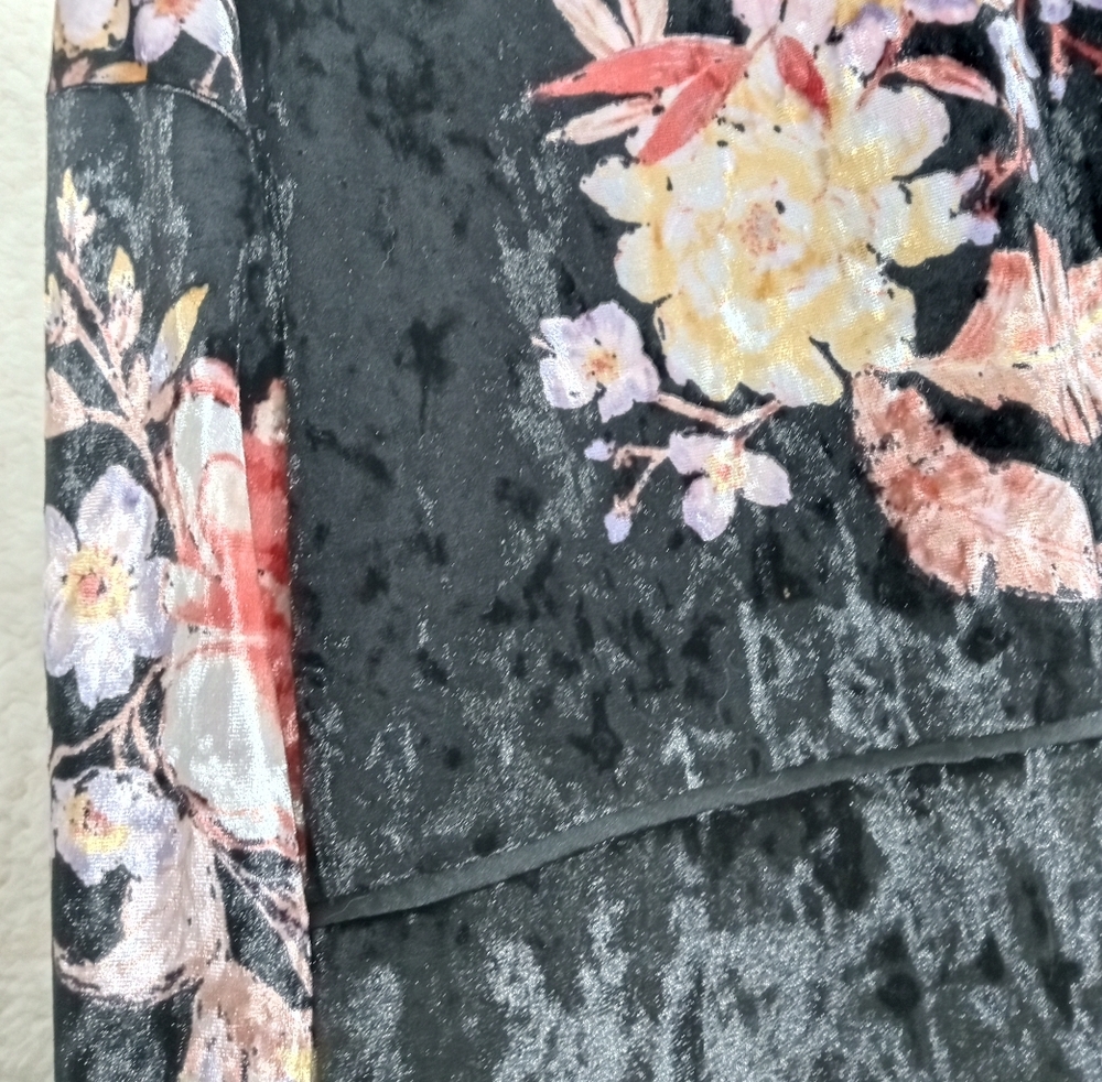 Urban Outfitters Out From Under Crushed Velvet Floral Kimono Duster Size XS - Picture 13 of 13